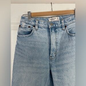 NWOT Abercrombie & Fitch Ultra High Rise 90s Straight Jean